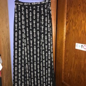Long flowy fitted skirt with cool prints !